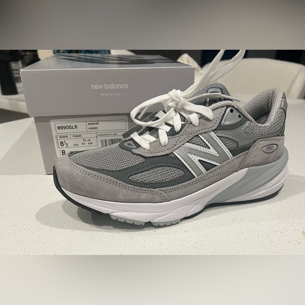 New Balance 990v6 Women’s size- 8.5 ( Brand New)